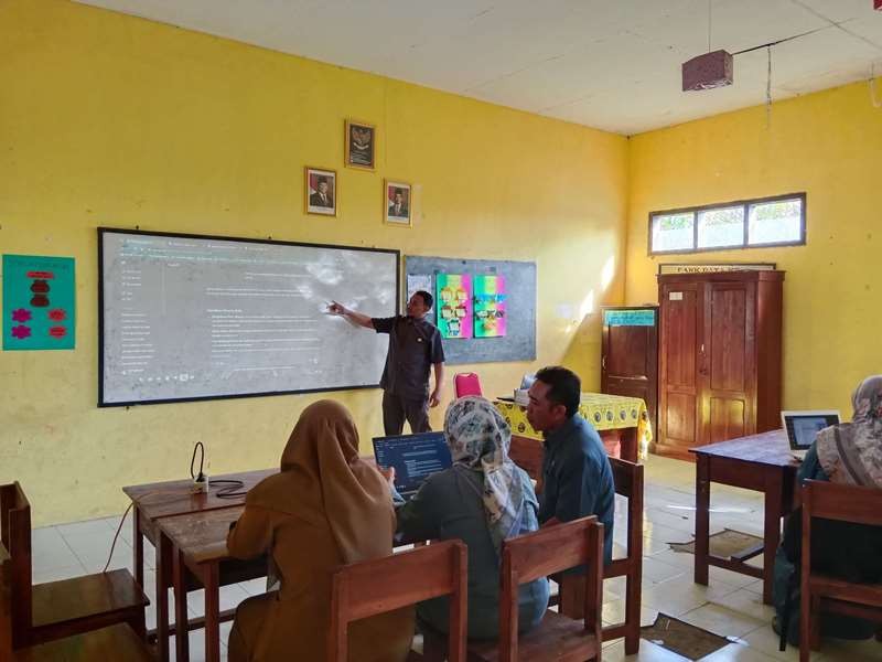 Guru SDN 6 Curah Tatal Tingkatkan Kompetensi Melalui Integrasi AI dalam Pembelajaran