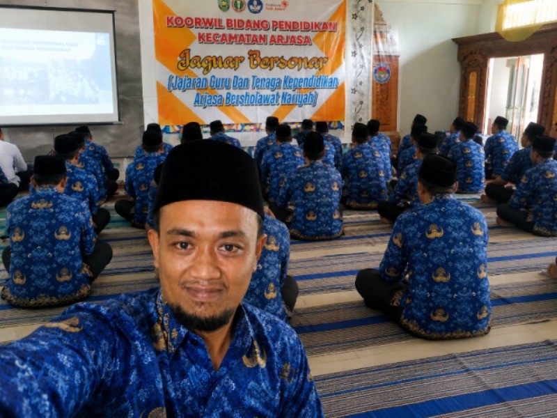 Guru SD Negeri 6 Curah Tatal Hadiri Pembacaan Sholawat Nariyah Bulanan